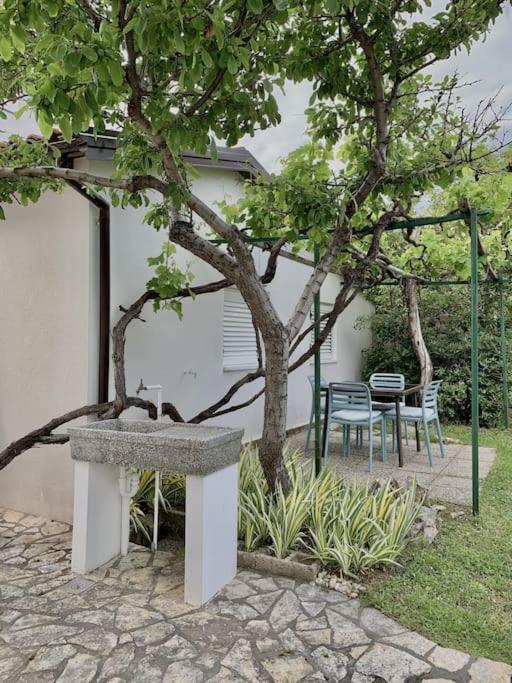 Sunny Grandma'S Garden Apartment Baška Exteriér fotografie